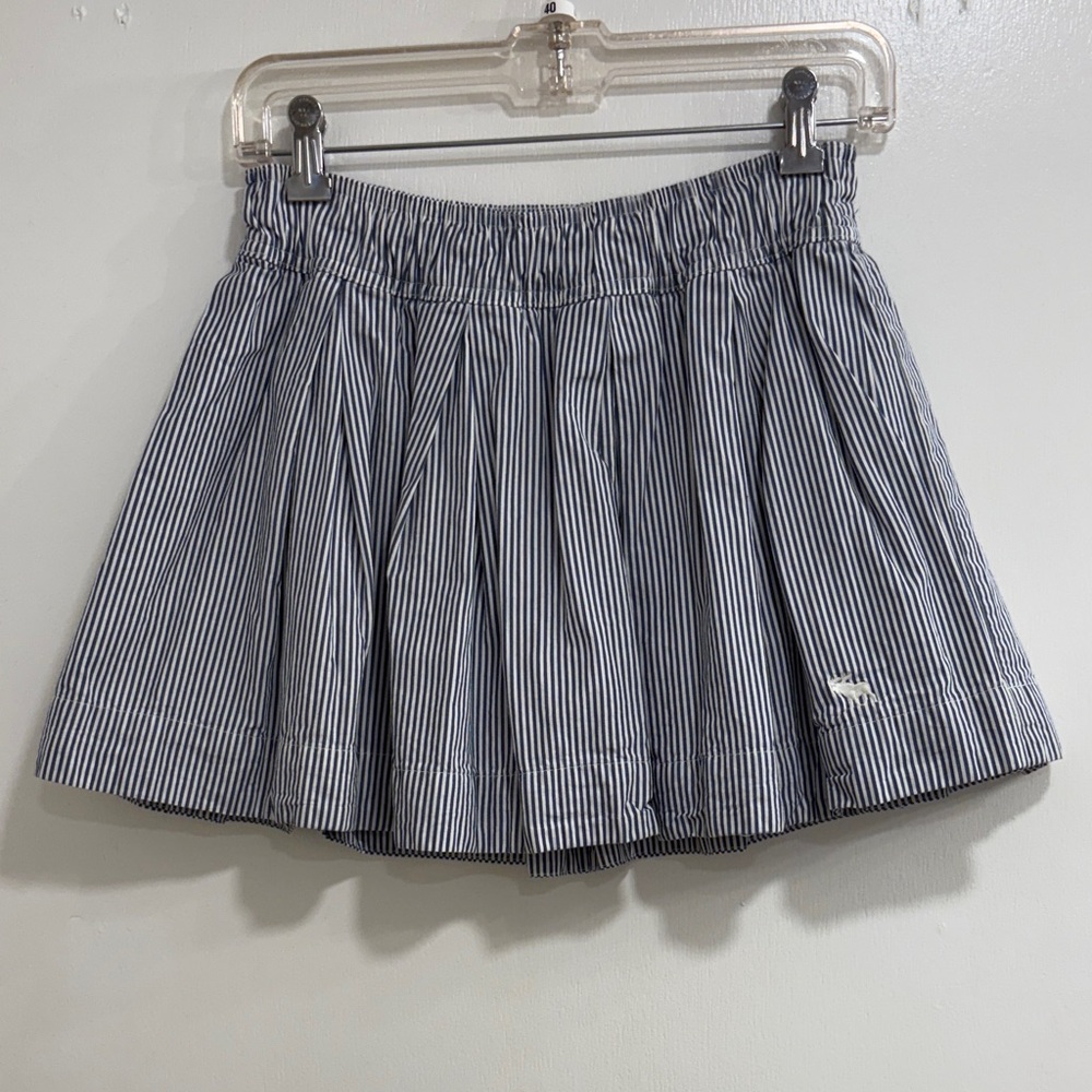 Abercrombie & Fitch Navy and White Balloon Mini Skirt With Lining On The Inside